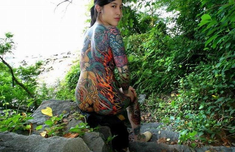 18P beautiful busty asian tattoed teen poser outdoor