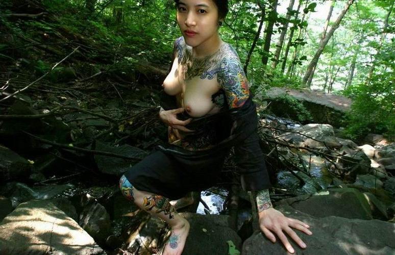 18P beautiful busty asian tattoed teen poser outdoor