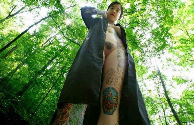 18P beautiful busty asian tattoed teen poser outdoor