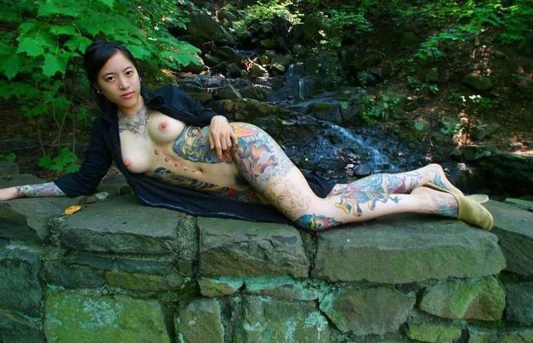 18P beautiful busty asian tattoed teen poser outdoor