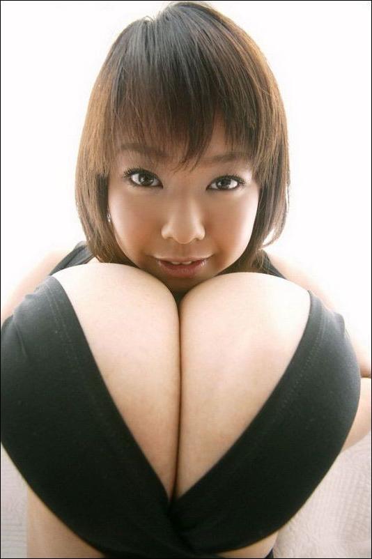 15P Busty asian with gigantic tits posing