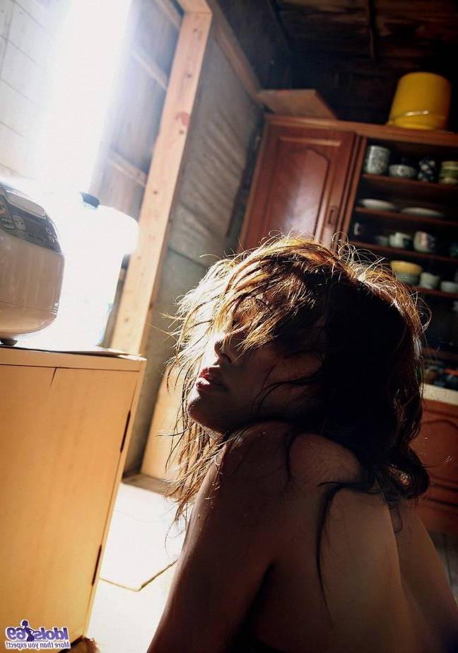 15P Oriental babe Nao Yoshizaki shows tits and hot ass