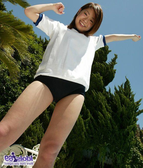 16P Naughty Yuka shows off her bathng suit