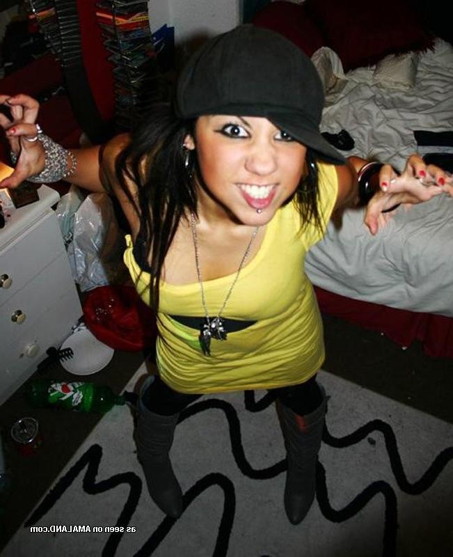 15P Pictures of cutie Oriental amateur babes