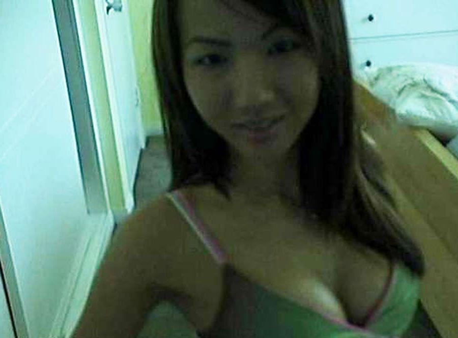 15P Pictures of hot and pretty Oriental girlfriends