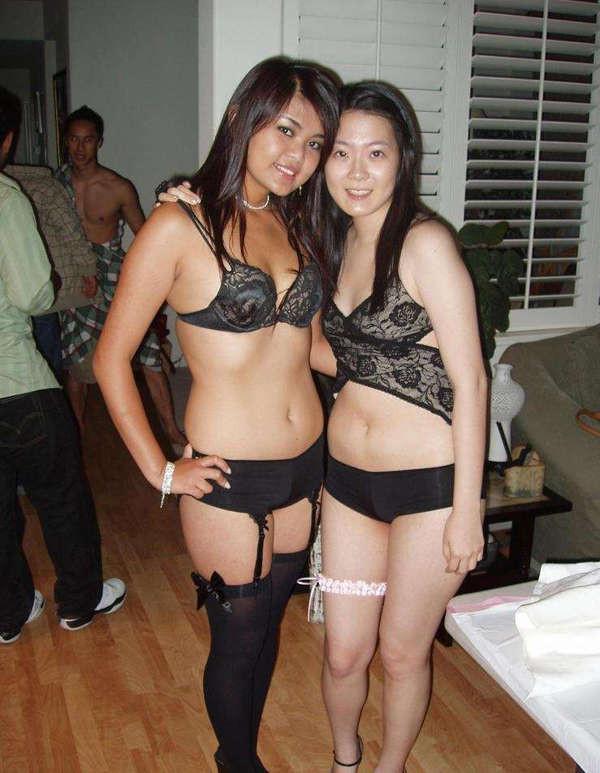 15P Pictures of hot and pretty Oriental girlfriends
