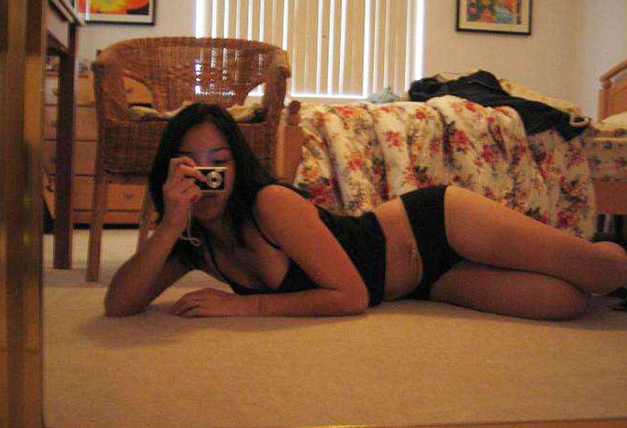 15P Pictures of hot and pretty Oriental girlfriends