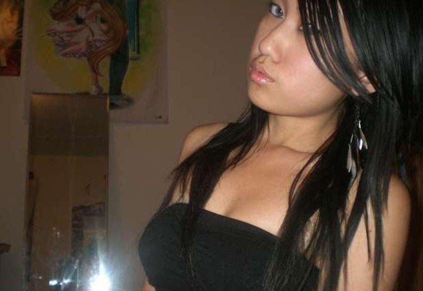 15P Nice and sexy picture set of Oriental hotties