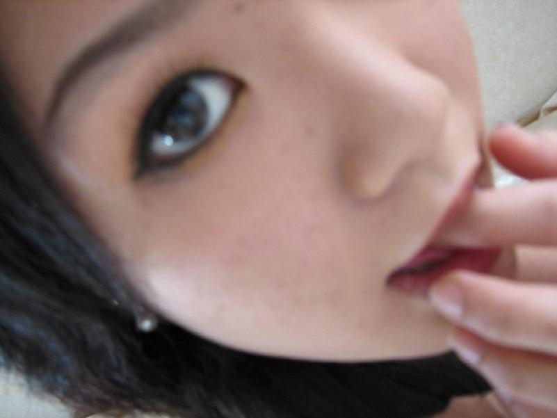 16P Sexy and hot Asian babe gives great blowjob in her bedroom
