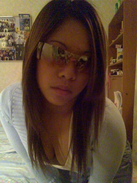 16P Sexy and hot Asian babe gives great blowjob in her bedroom