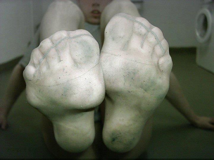 4P Cum to my dirty feets