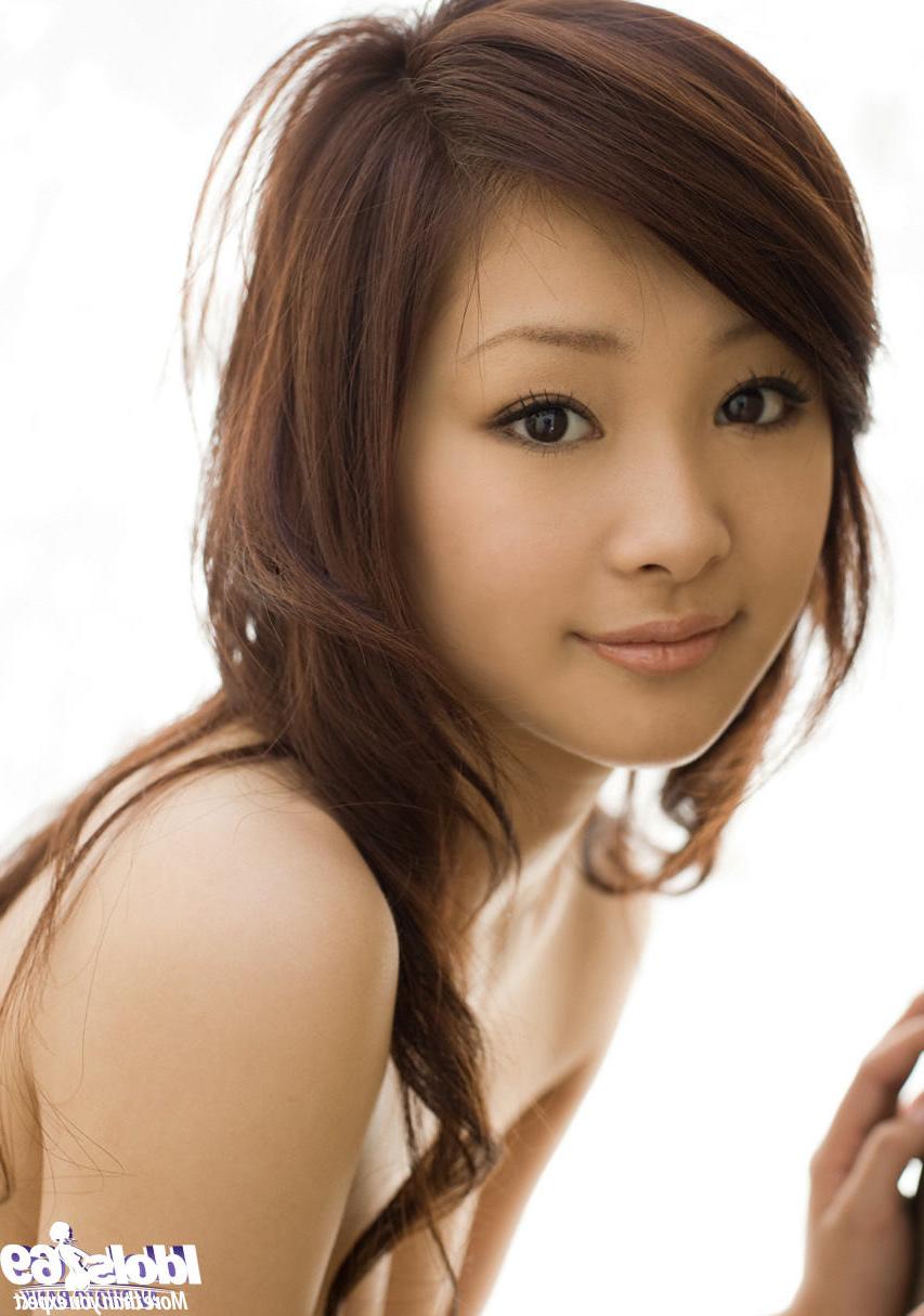 15P Japanese av idol Suzuka teasing in panties