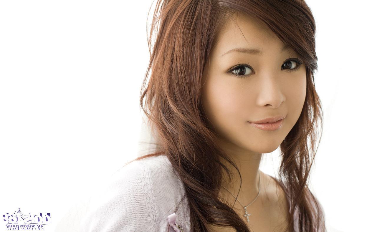 15P Japanese av idol Suzuka teasing in panties