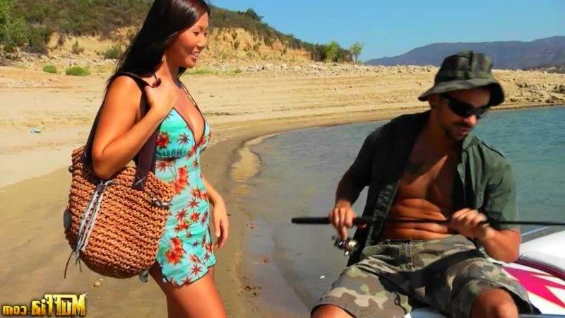 16P Beti Hana fucked on a boat during a fishing trip