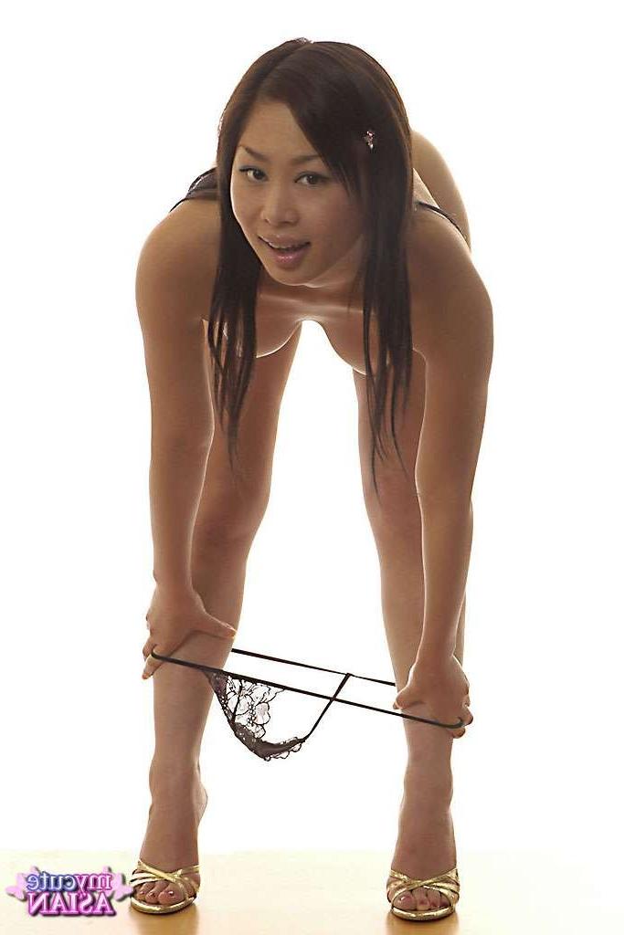 16P Pretty naughty asian whore playing with dildo