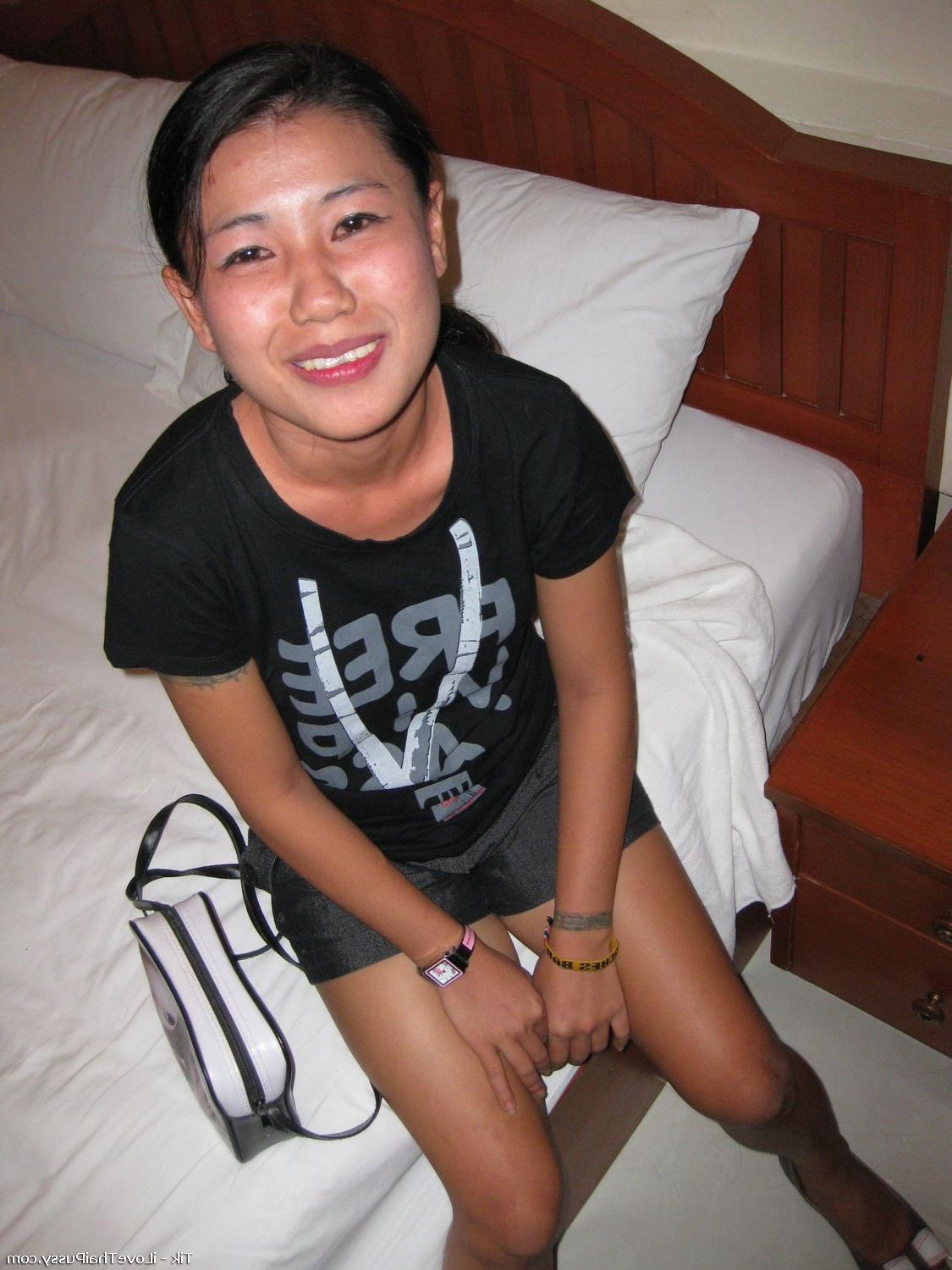 15P Small Thai Barwhore Holds Her Dirty Feet High During A Bareback Short Time With 