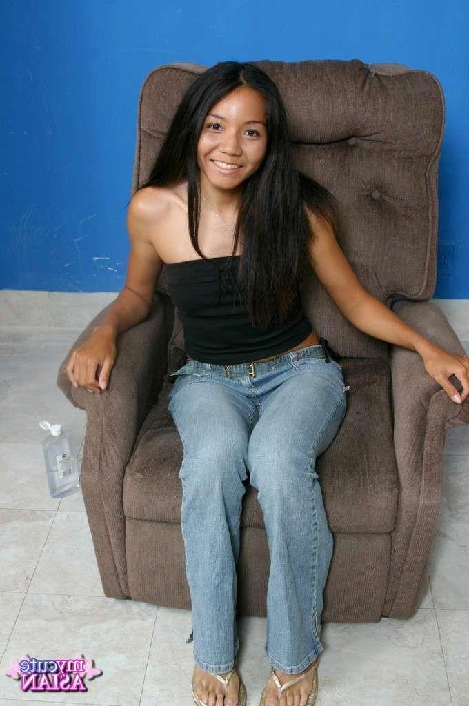 16P Sexy asian teen slut get her pussy fingered and takes cum