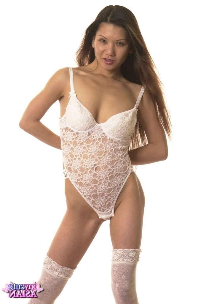 16P Asian babe wearing sexy white lingerie strips like a pro