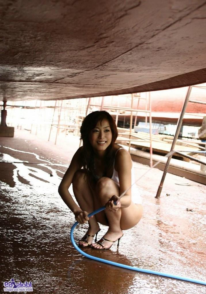 15P Hot busty Japanese idol showing her hairy asian pussy outdoor