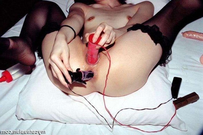 16P Asian mature wife plugs dildos in ass n pussy