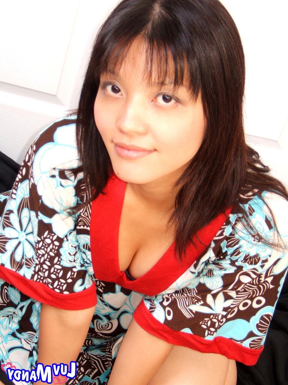 16P Cute asian girl next door Mandy removes dress