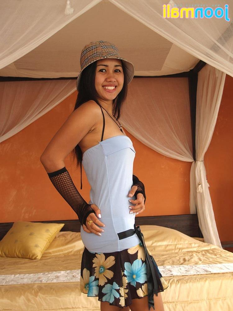 16P Thai teen girl in a funky hat