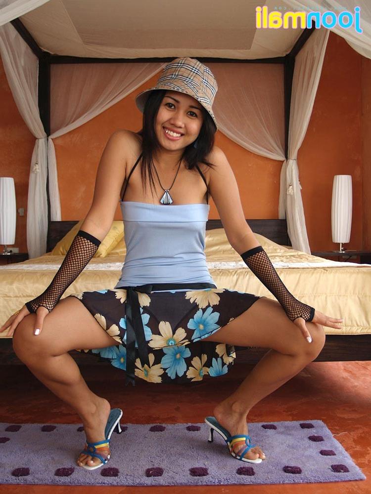 16P Thai teen girl in a funky hat
