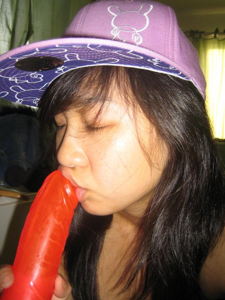 16P Asian teen dildo