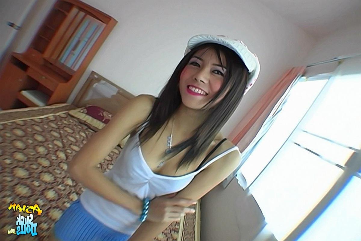 15P Thai teeny bopper Pim sucking a load of cum