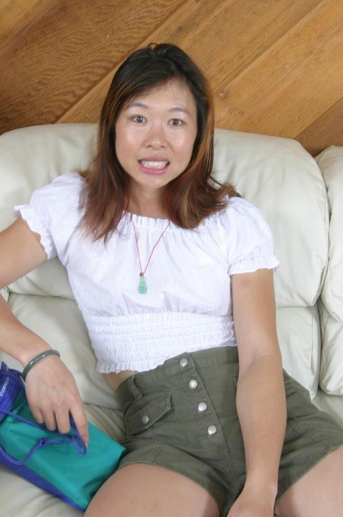 20P Strip teasing mature asian loves stuffing dildo in her twat