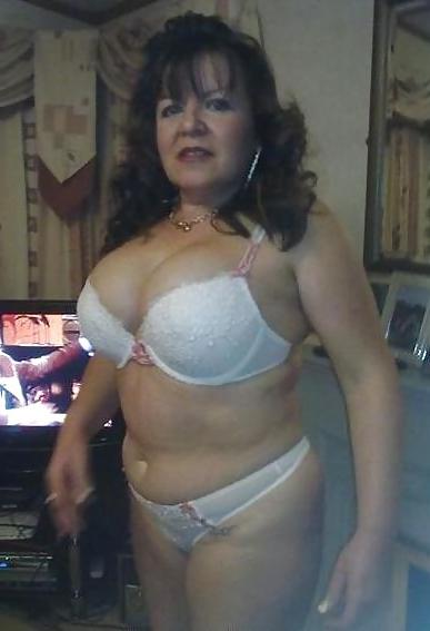 11P UK Amateur  Busty Slut Milf 