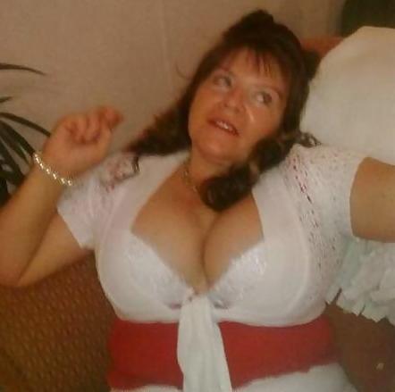 11P UK Amateur  Busty Slut Milf 