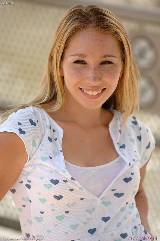 15P Freckled teen no panties short skirt at park