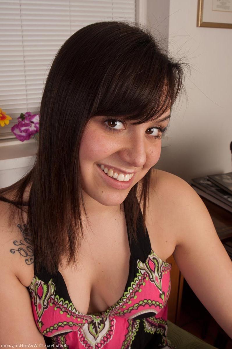 15P Hot amateur hottie with lovely curves gets exposed