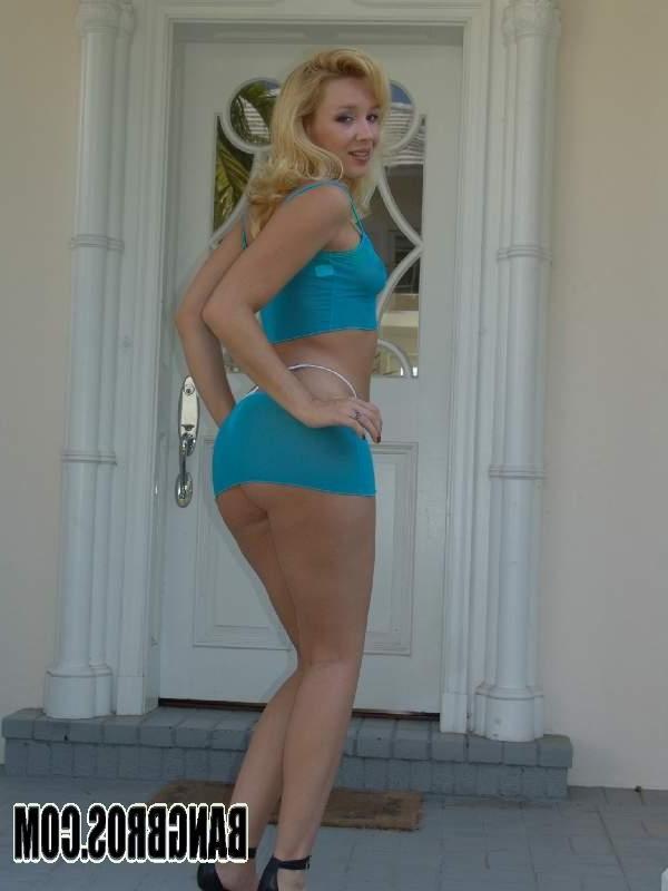 4P Big round ass blonde chick outdoor sex
