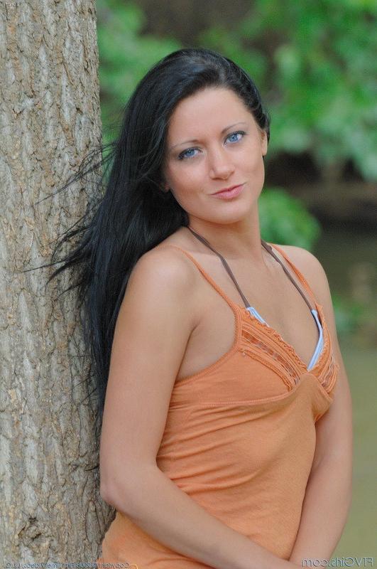 18P Hot brunette Loren dildo masturbate