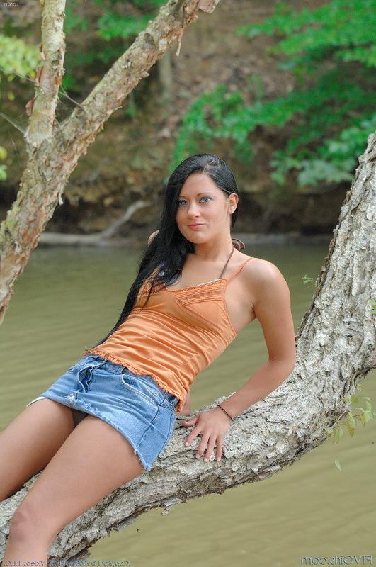 18P Hot brunette Loren dildo masturbate