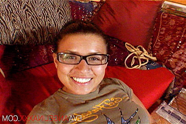 15P Eva Angelina molds pussy and ass to make sex toys in this photo set