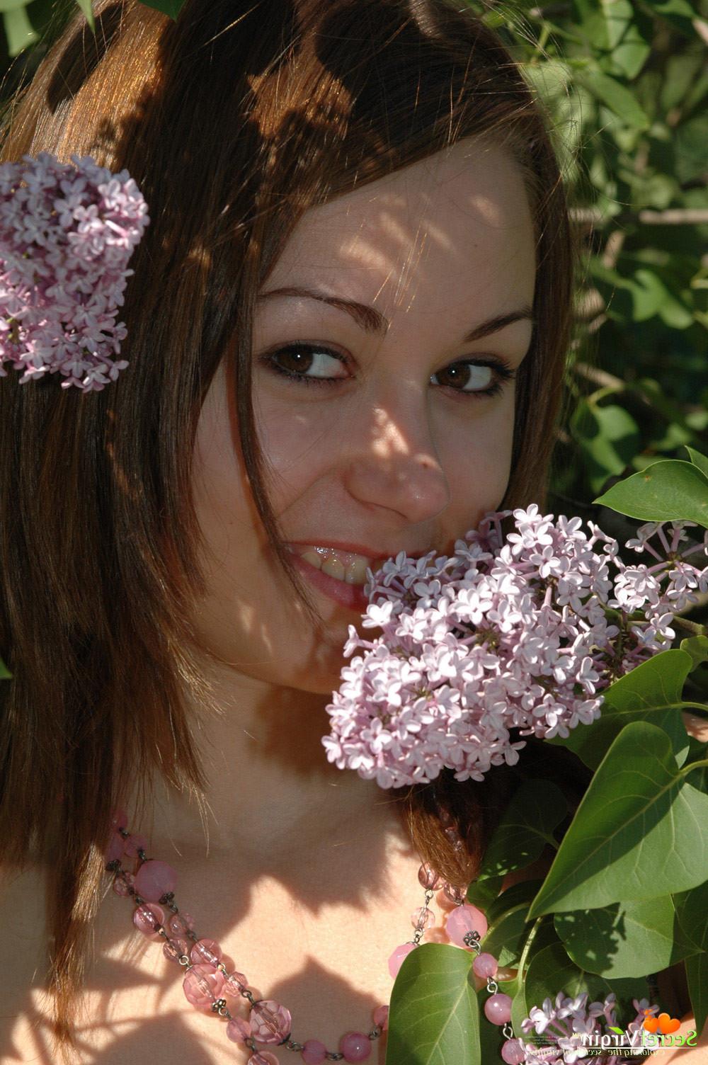 19P sweet teen virgin has a hot body