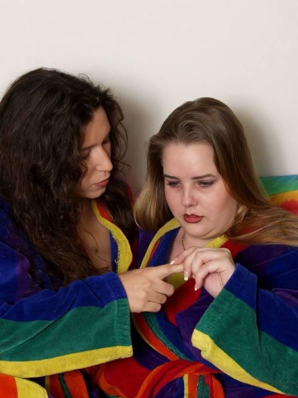 16P Lesbian babes licking pussy hard and kissing wild