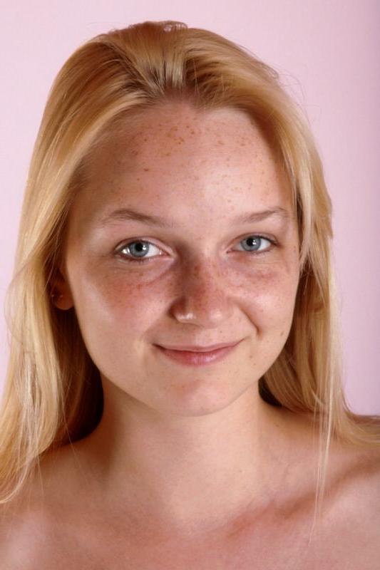 16P Busty teen lover shaving her pussy and spreading
