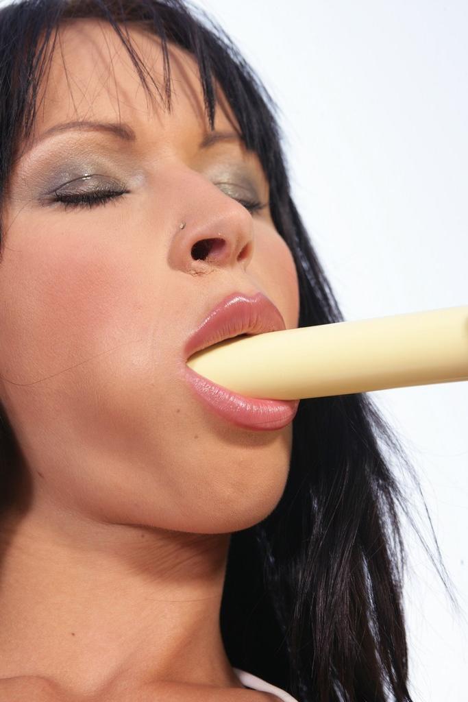 18P Yummy Susanna Spears strips and toy teases after an outdoor jog