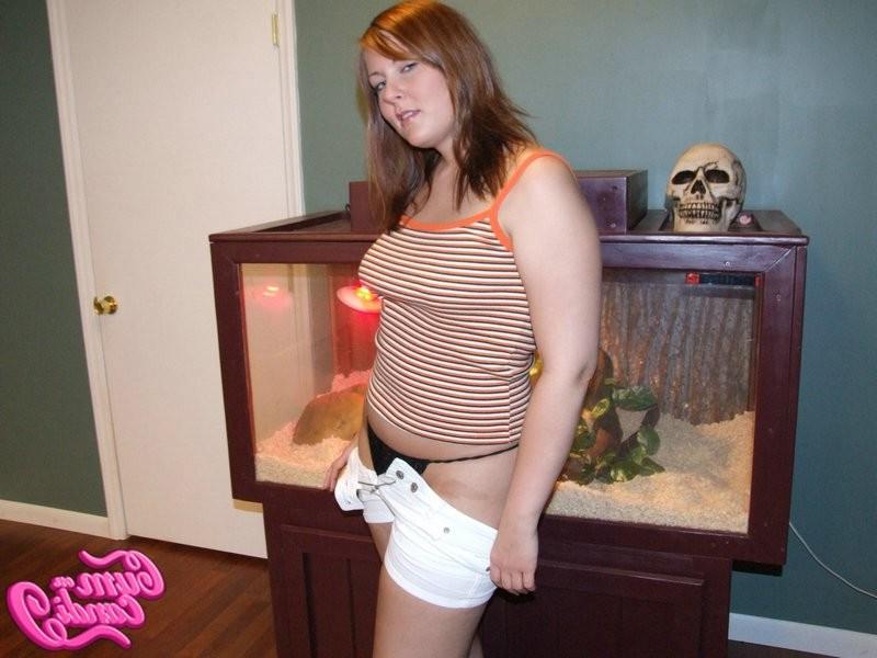 15P sexy young housewife strips her panties
