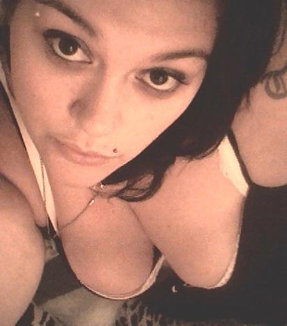 25P Busty Teen Selfshots