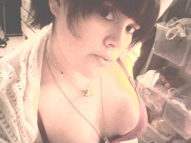 25P Busty Teen Selfshots