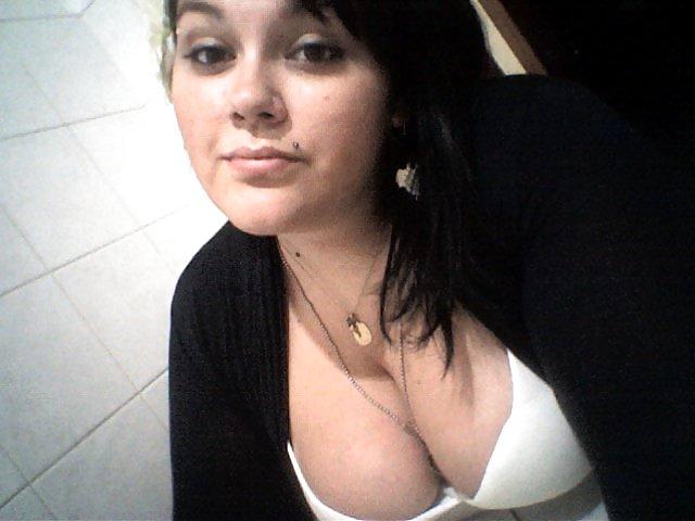 25P Busty Teen Selfshots