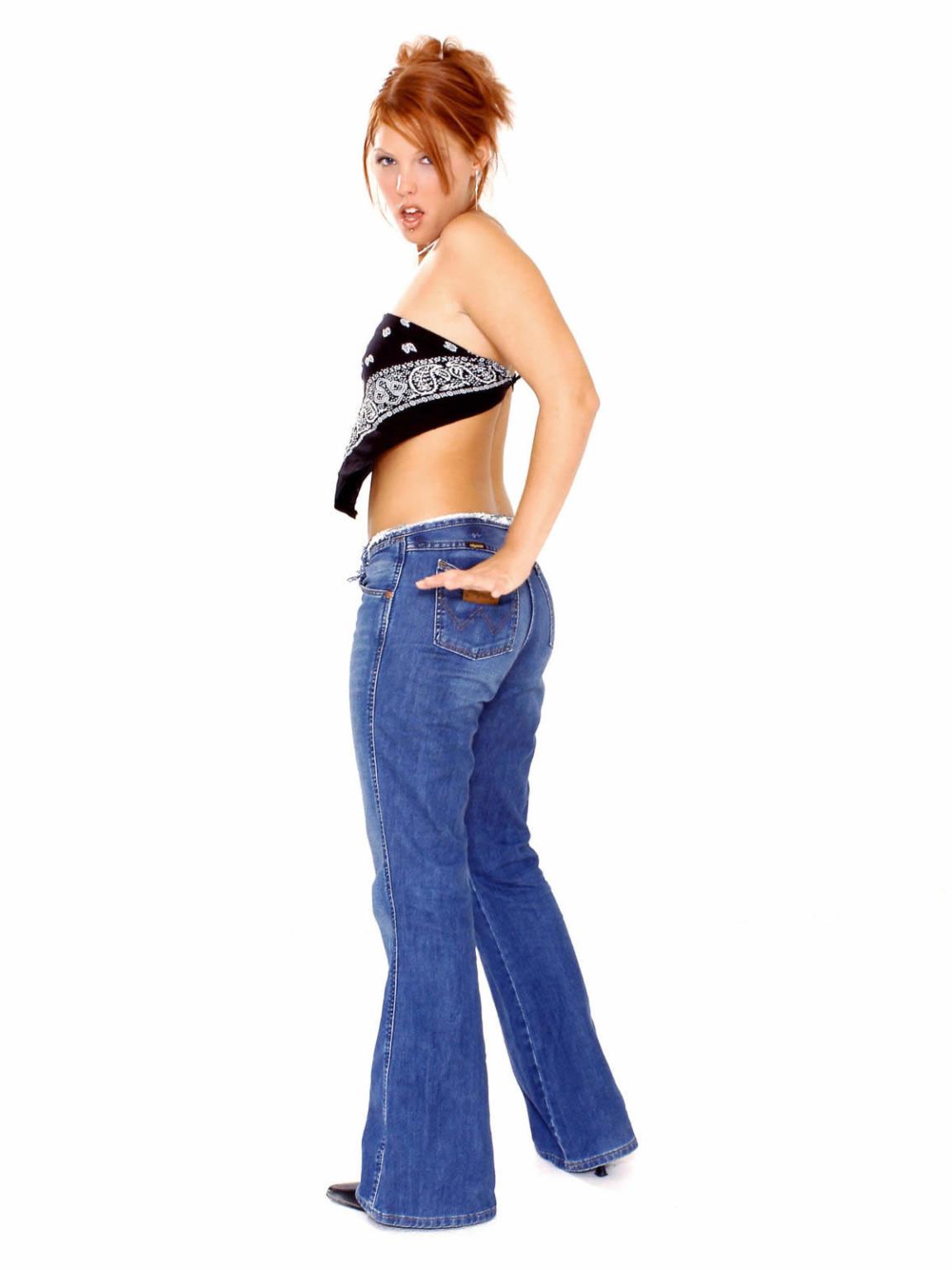 18P Teen redhead slides down her jeans and panties
