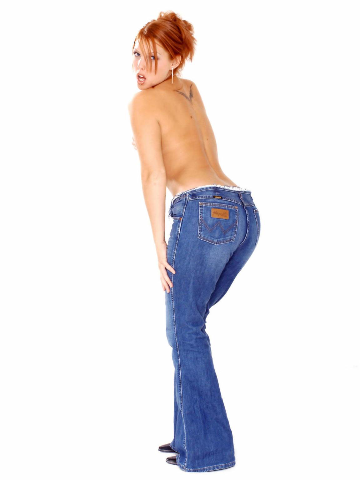 18P Teen redhead slides down her jeans and panties