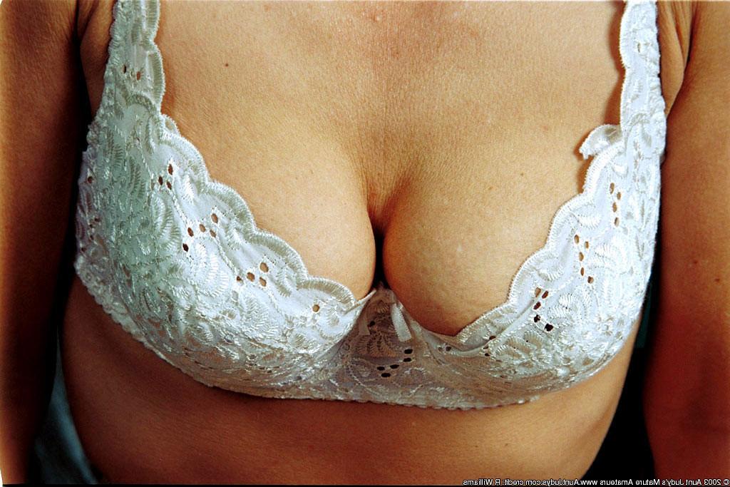 15P Big tit milf babe puling off panties to spread her shaved pussy