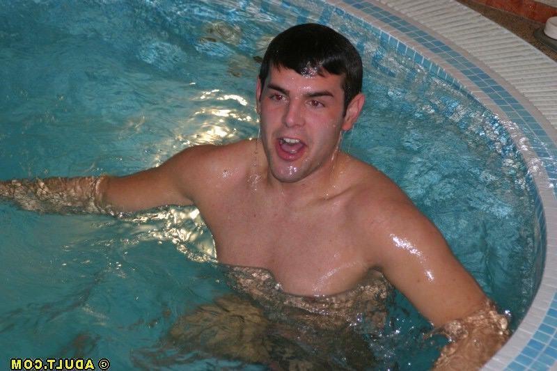 15P Drunk girls at pool get nasty for the boys